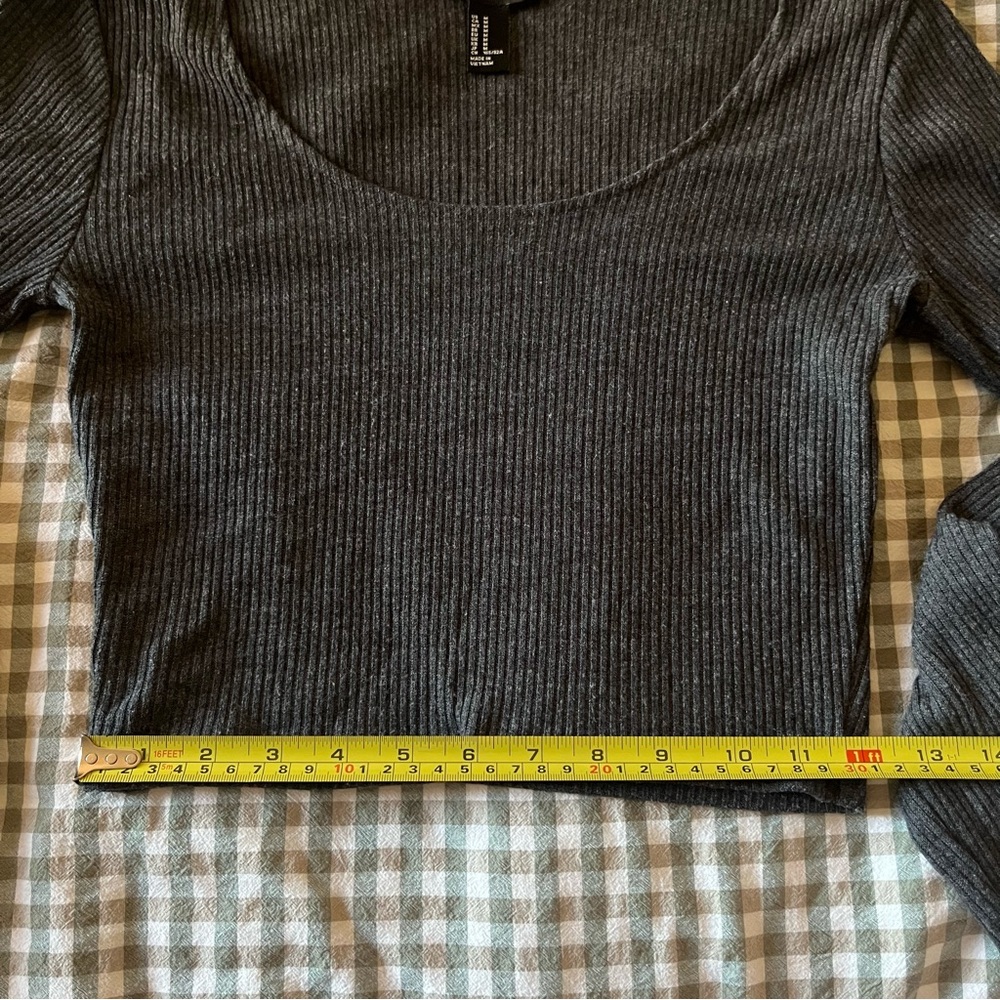 Long Sleeve Ribbed Crop Top - Picture 5 of 6